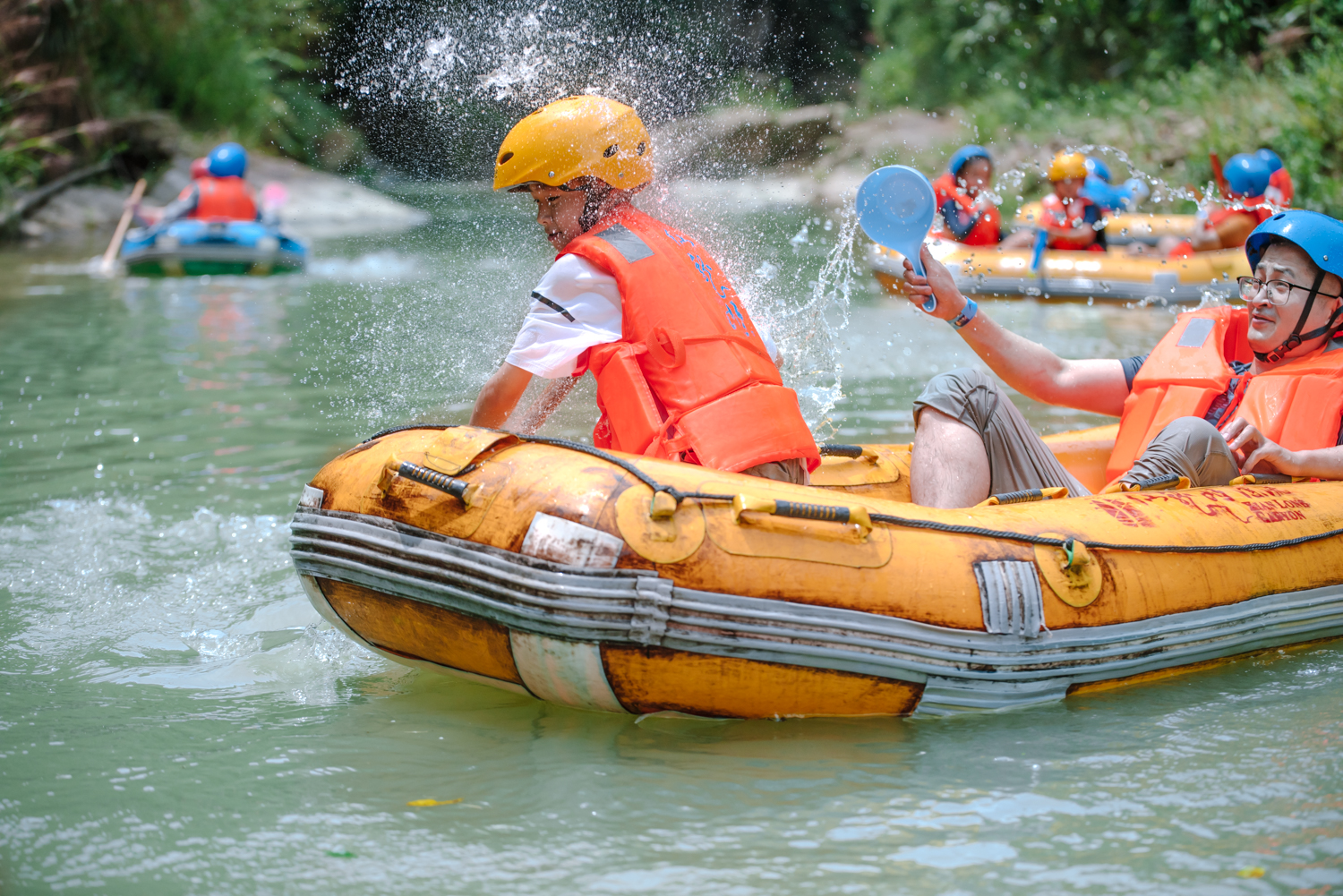 被苏州杭州人"包场"的安吉仙龙峡漂流,18图清凉湿身