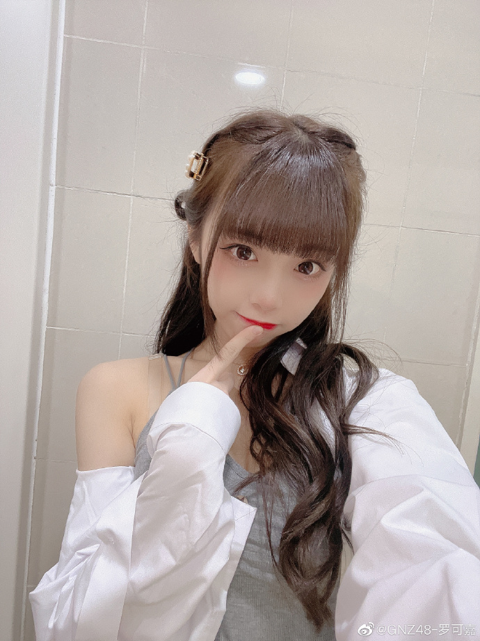 美女艺人罗可嘉迷人美照欣赏,真可爱啊