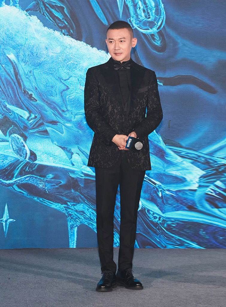 聂远参加国窖长沙站活动 拍摄一组绅士西装写真照