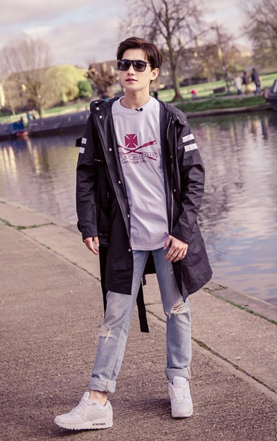 杨洋官宣新综艺《元气满满的哥哥》,果真从小就是元气少年!