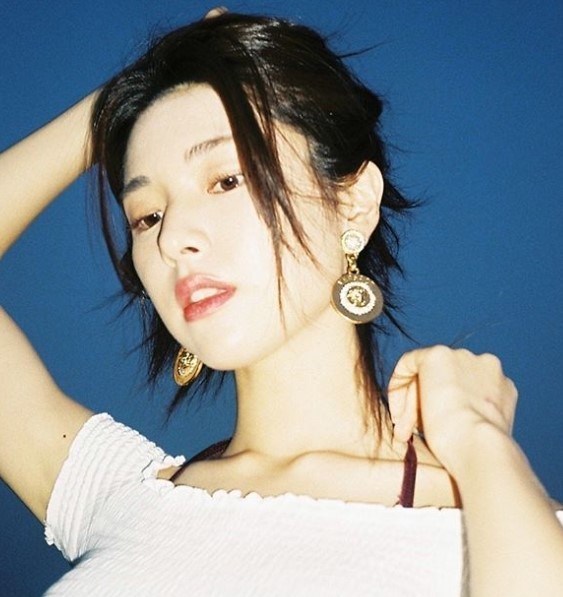 韩国美女演员何英