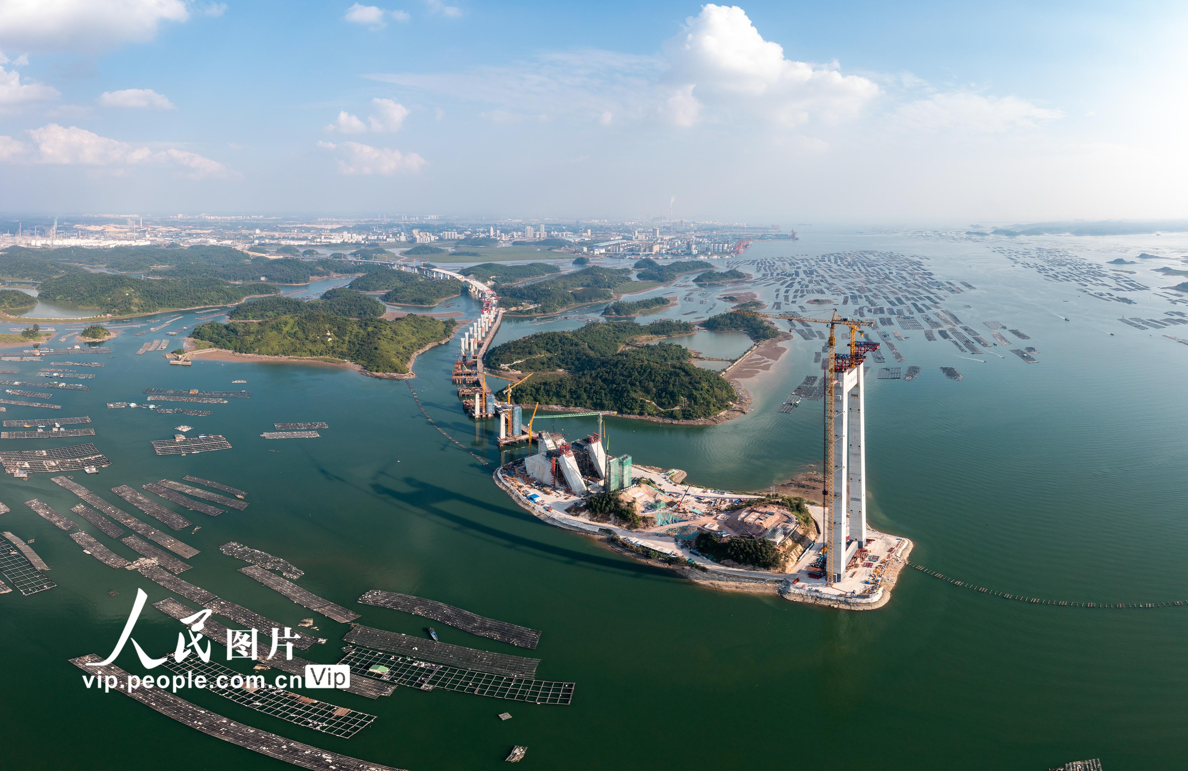 广西钦州:龙门大桥建设忙