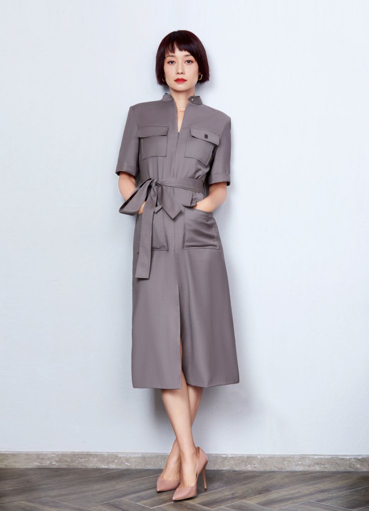 马伊琍职场风穿搭写真释出《跃上高阶职场》持续热播