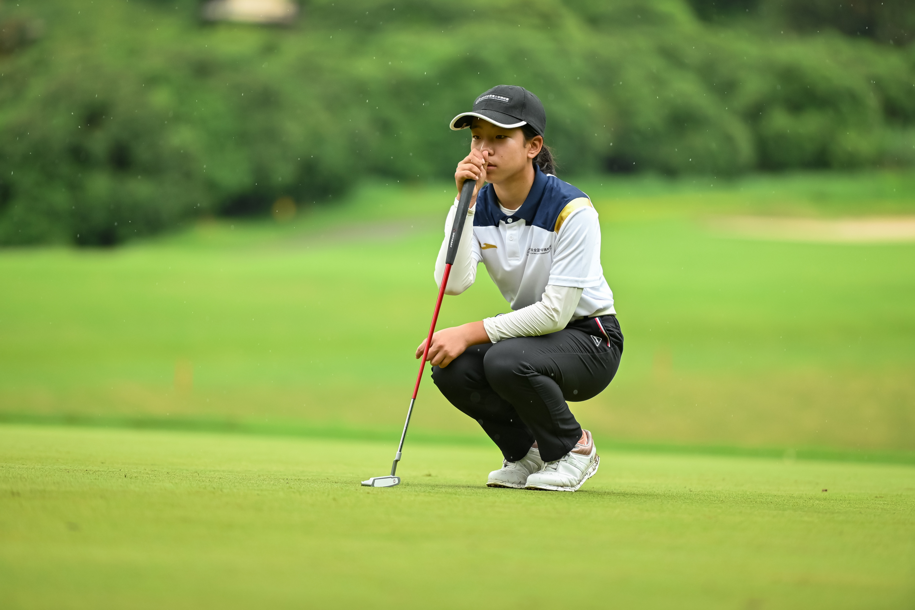 冠军风采!刘国梁女儿刘宇婕夺得全国青少年高尔夫球挑战赛冠军