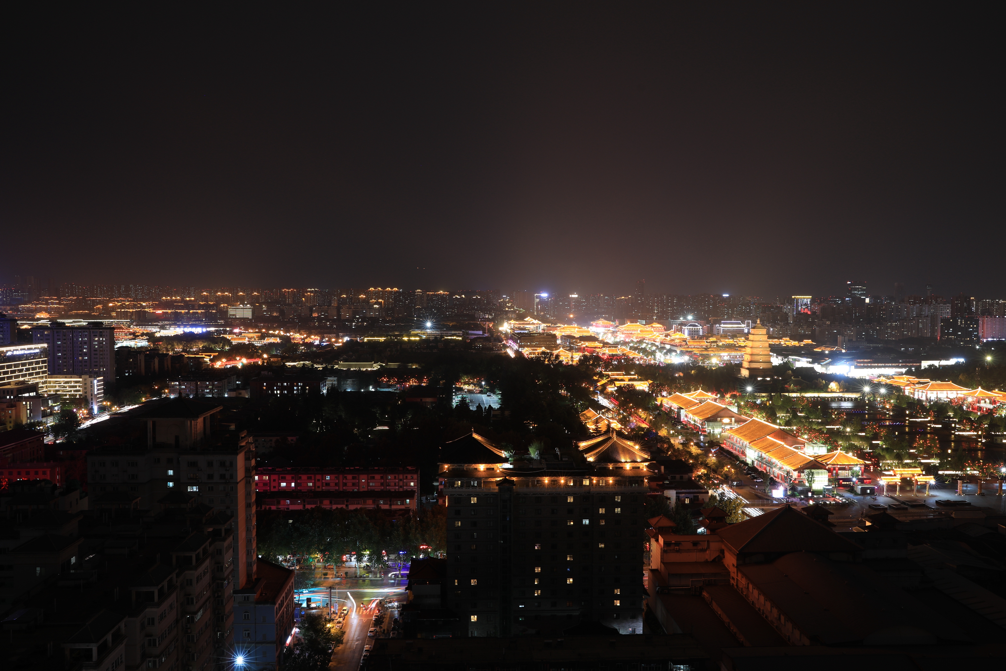 陕西西安:华灯初上夜景璀璨 俯瞰古城美不胜收