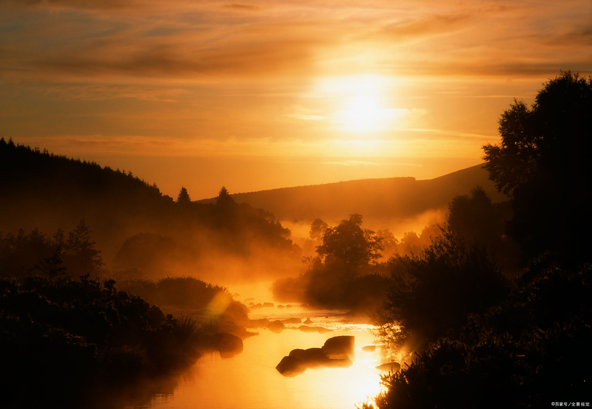 落日山水"草满池塘水满陂,山衔落日浸寒漪"