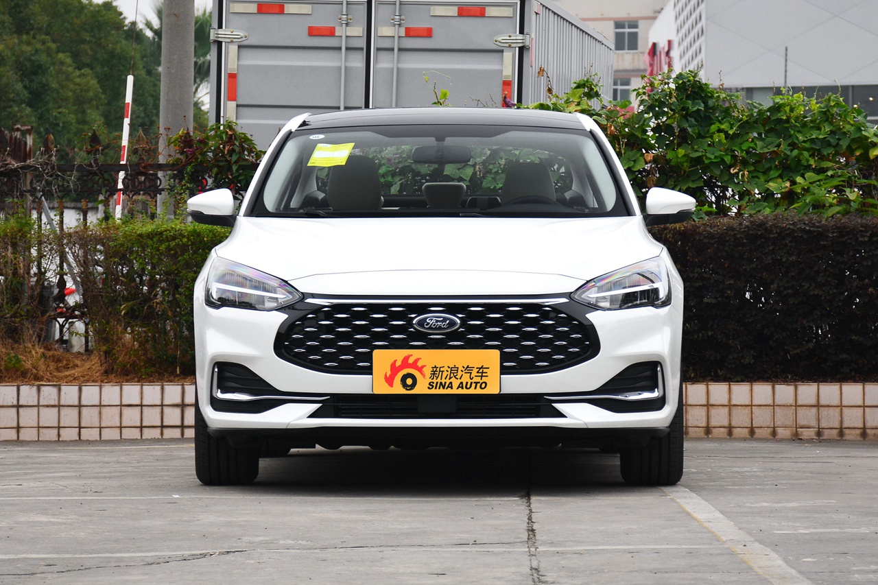 2021款福克斯三厢 ecoboost 180 自动锋潮型