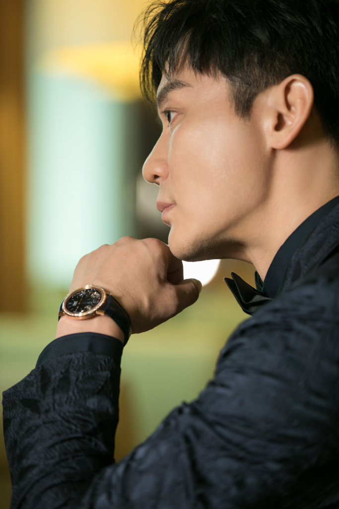 李晨2022微博电影之夜红毯造型写真释出 沉稳型男儒雅绅士