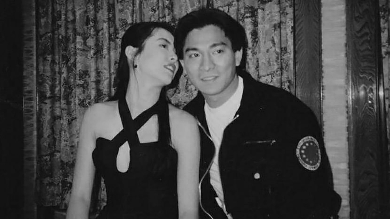 明星早年照:回眸一笑的邓丽君,送外卖的刘德华,图9古天乐好白