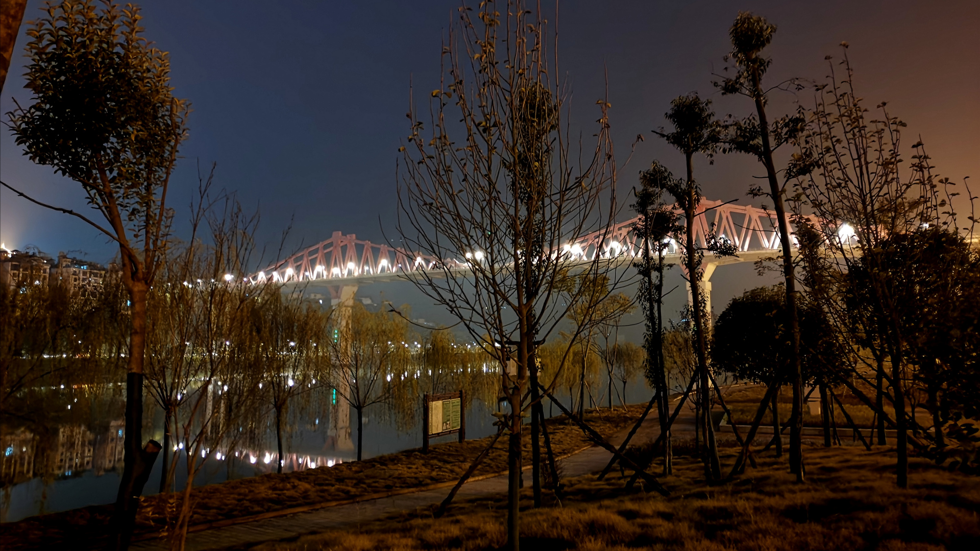 夜幕下的黄柏河大桥