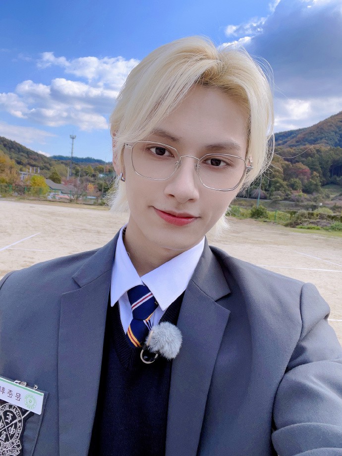 帅气十足的文俊辉