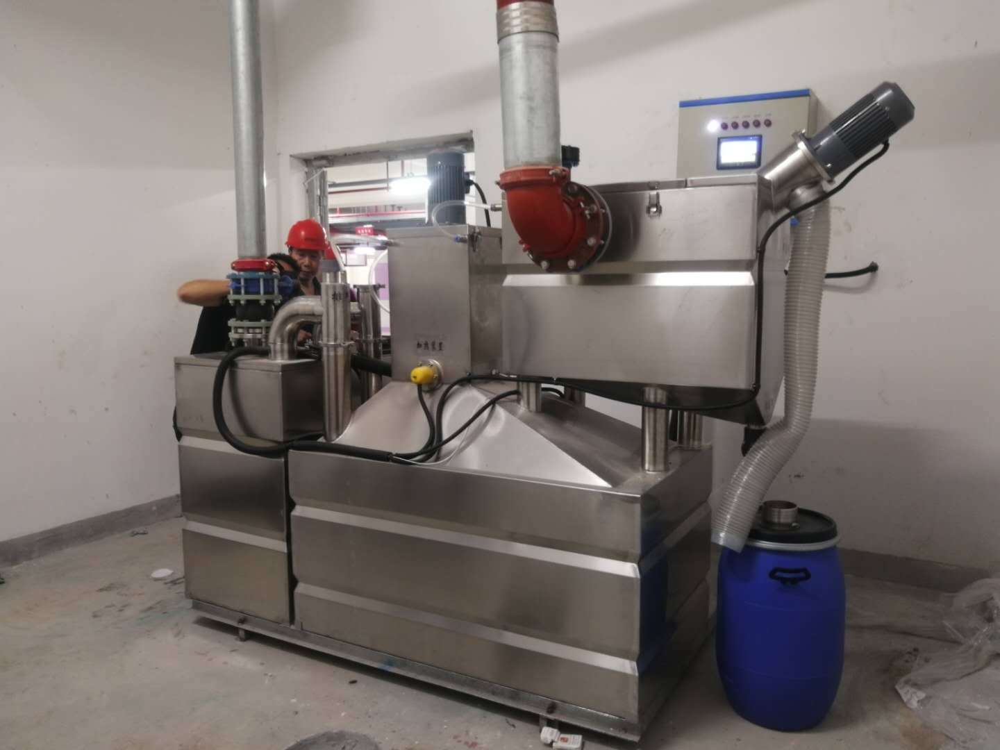 全自动隔油一体化设备现场安装中