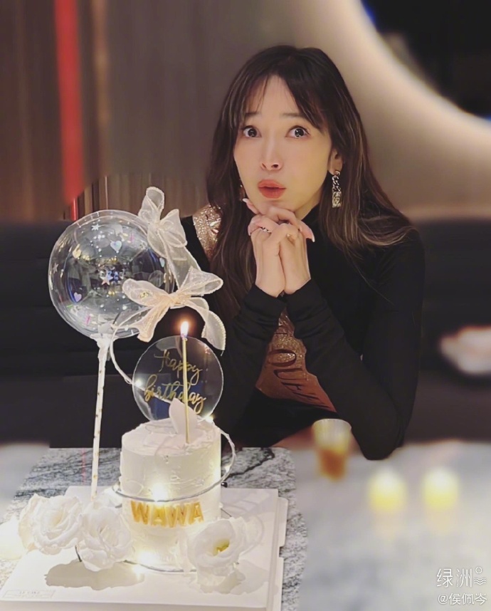 组图:侯佩岑深夜分享照片 与家人共度圣诞快乐温馨