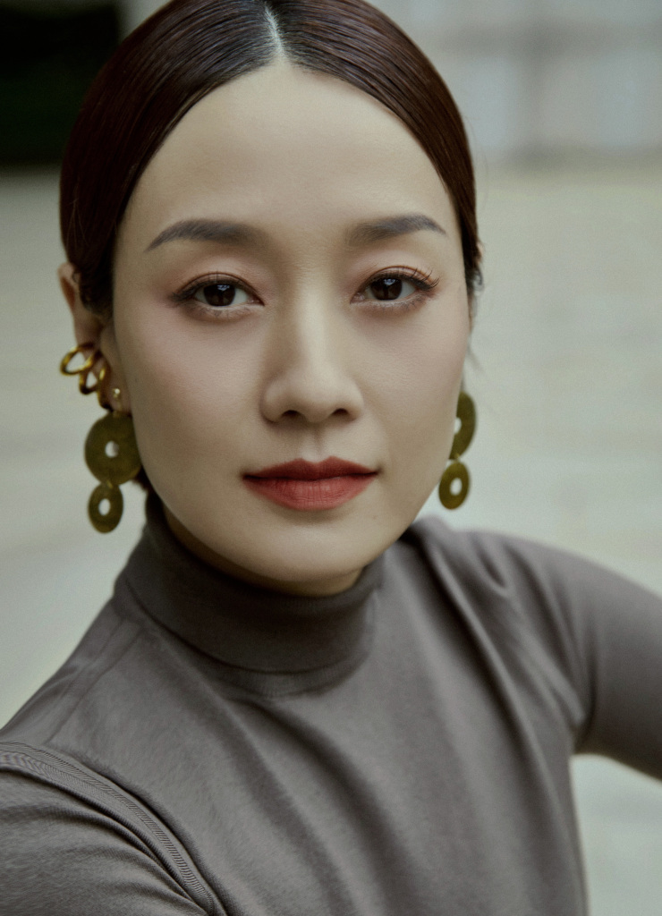 马伊琍出席maxmara品牌活动 灰色系造型优雅与现代并存