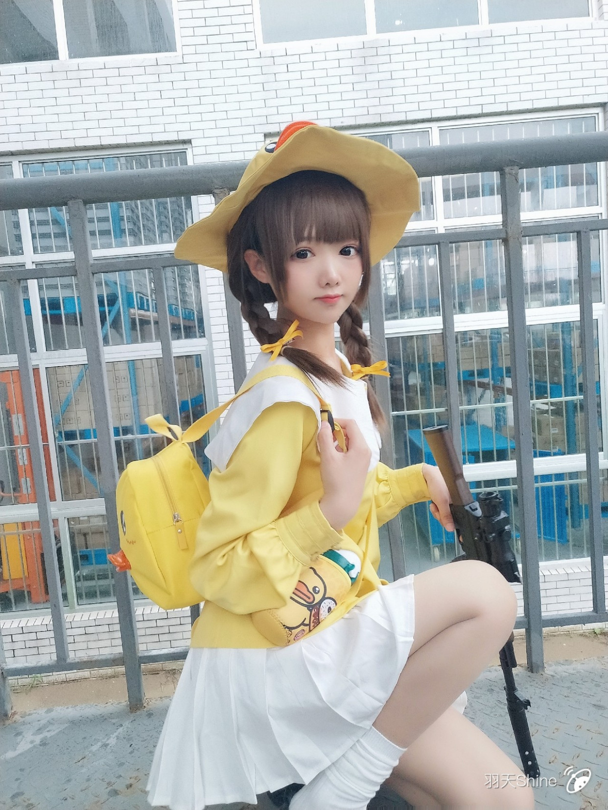 最新和平精英小黄鸭cos,为羽天小姐姐发电