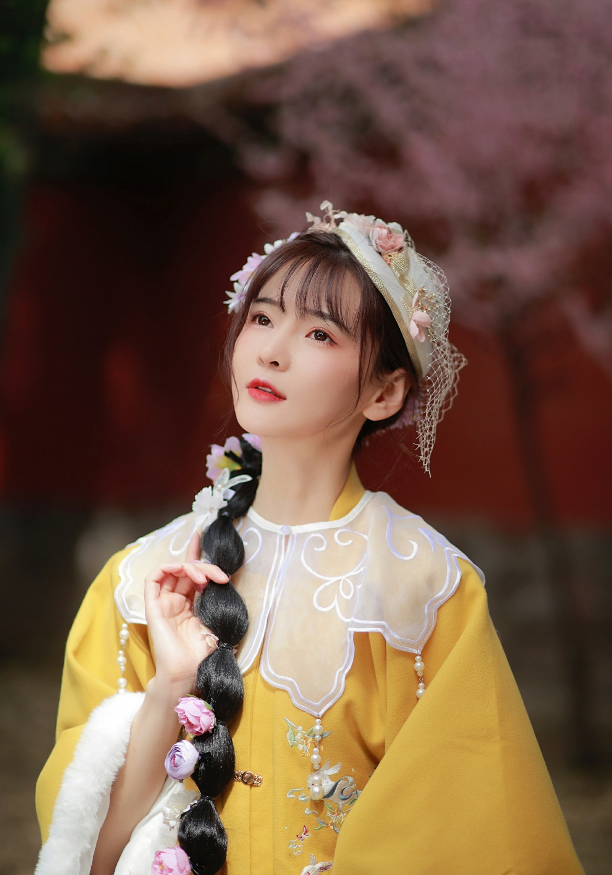 大家闺秀,穿黄色古装衣服的美女,真漂亮