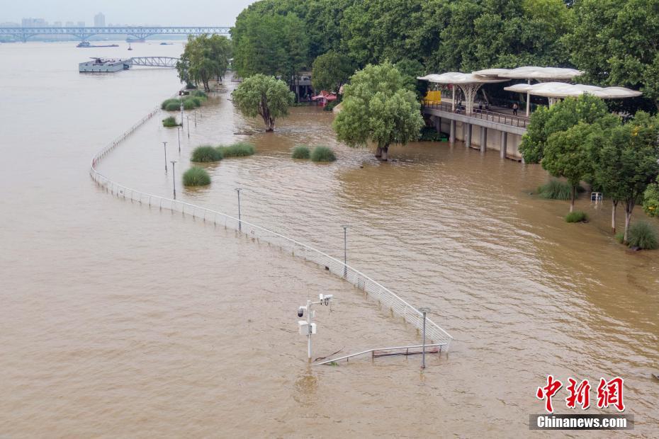 长江南京段水位持续上涨