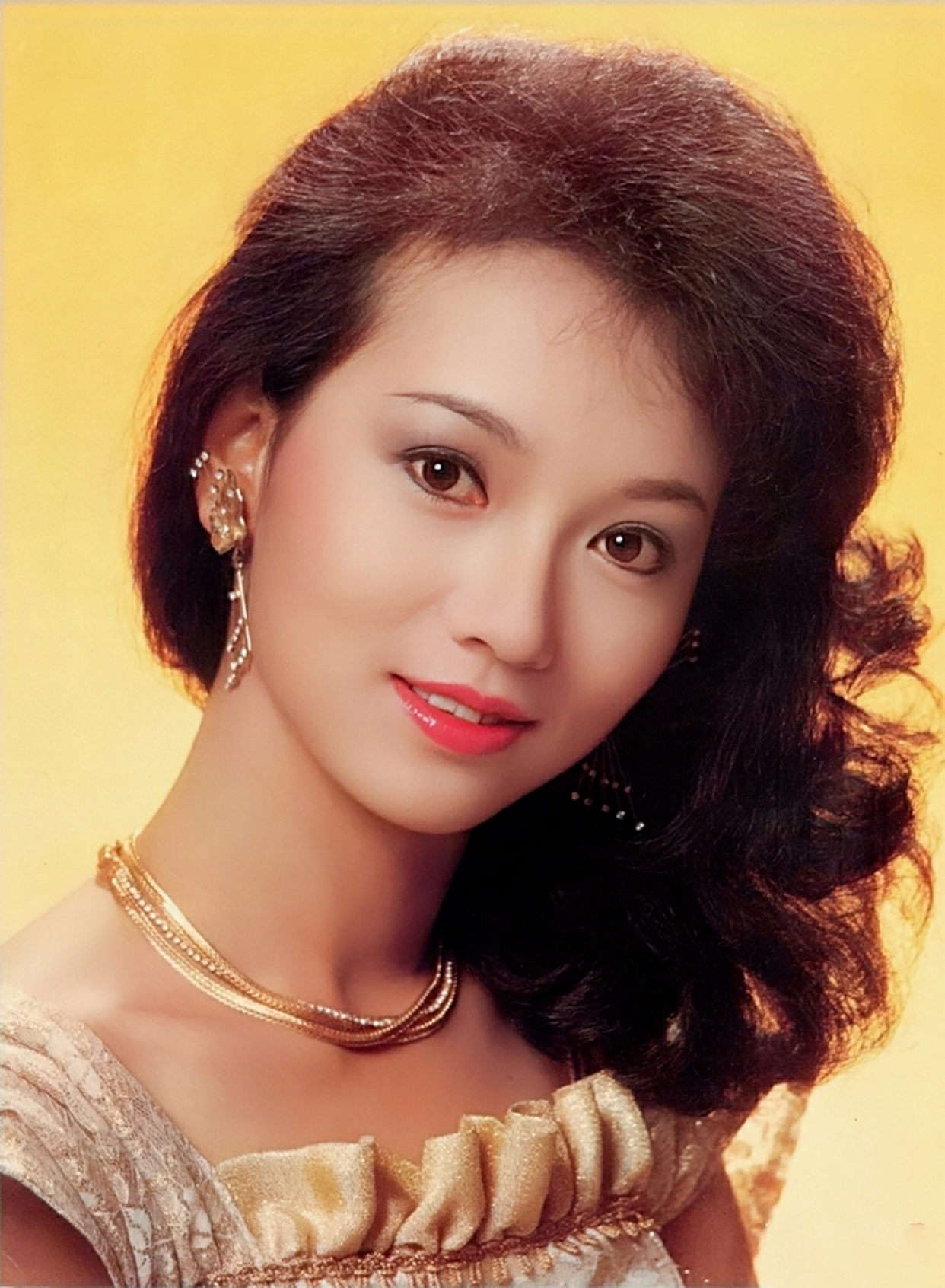 明星早年照:王祖贤,林青霞,赵雅芝,蓝洁瑛,狄波拉,翁美玲