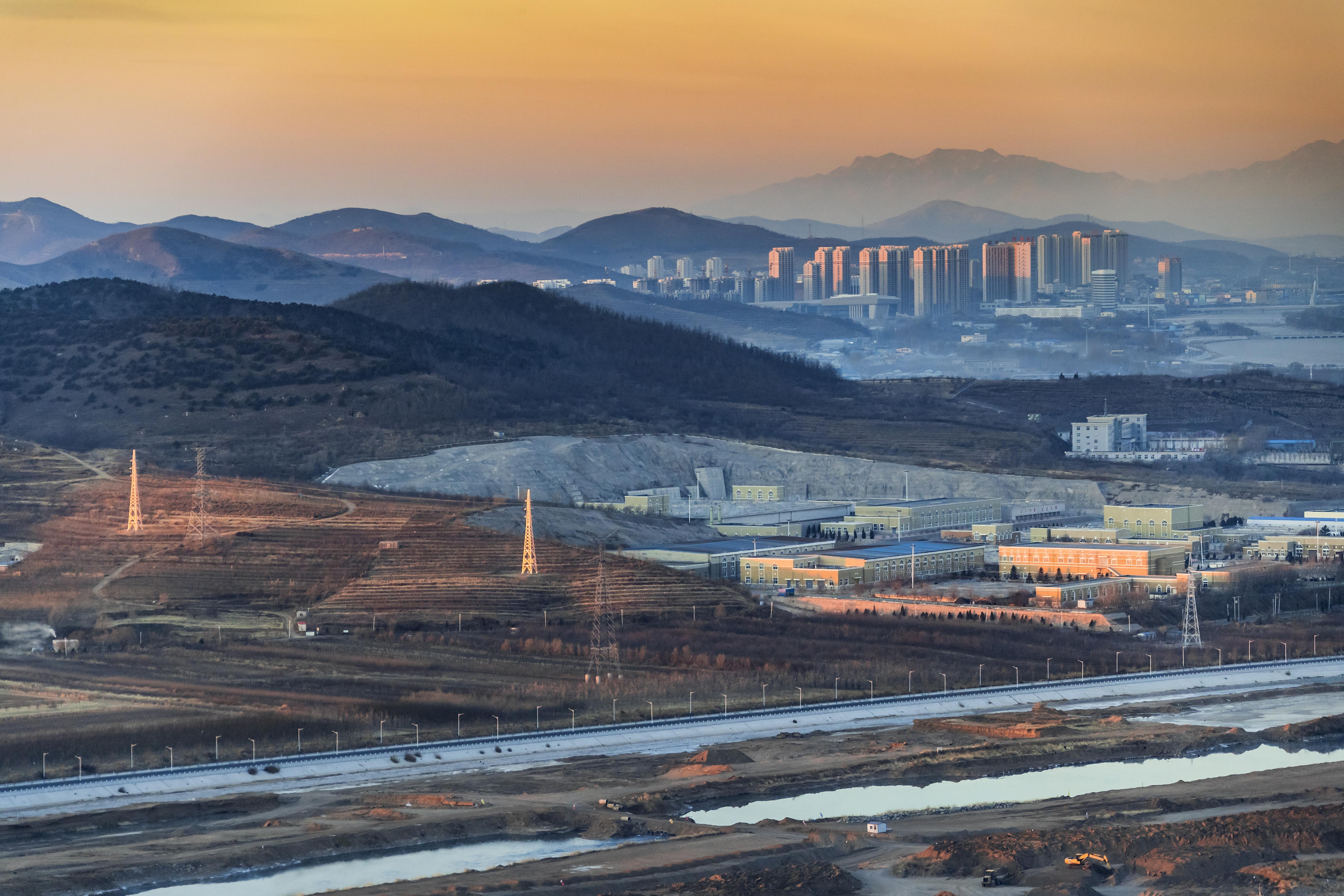 辽宁锦州:新年登紫荆山迎第一缕曙光 看锦绣家园