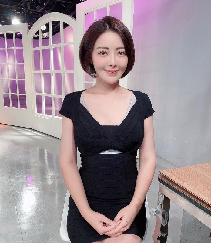 体育美女主播心妍,热爱瑜伽运动的她,好身材完全藏不住