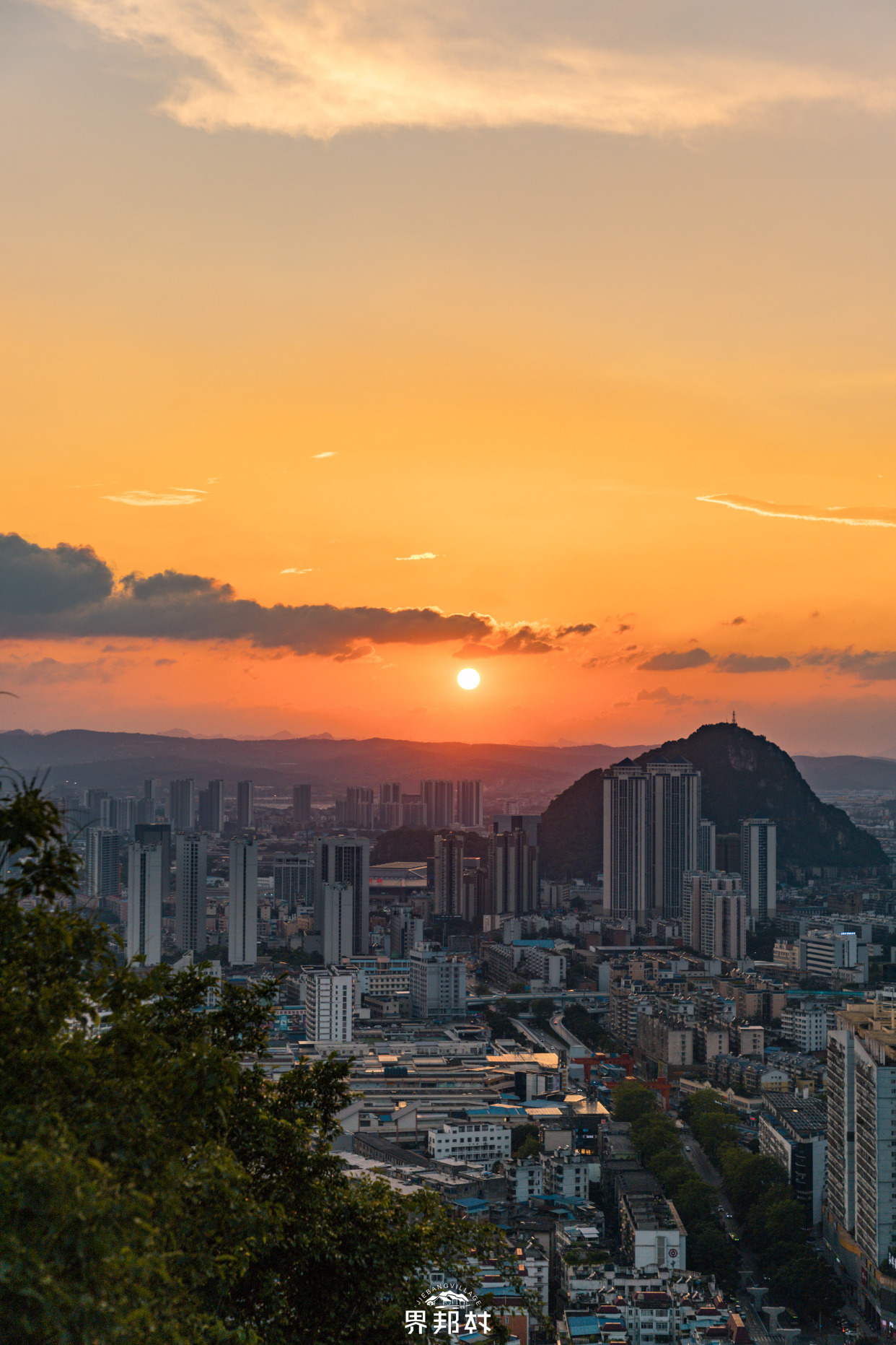 柳州马鞍山很出名,但大家都往山顶走,没几人关注过山腰上的风景