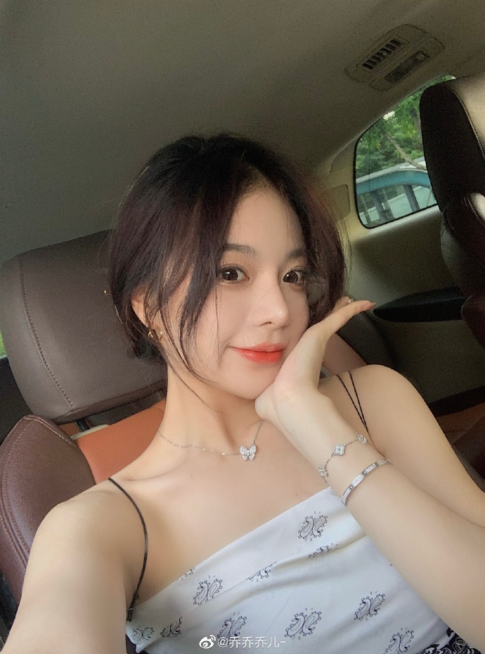 网红美女乔儿迷人美照欣赏