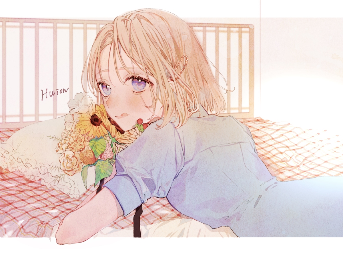 「p站美图」趴着的美少女,安稳的姿势展现曲线美