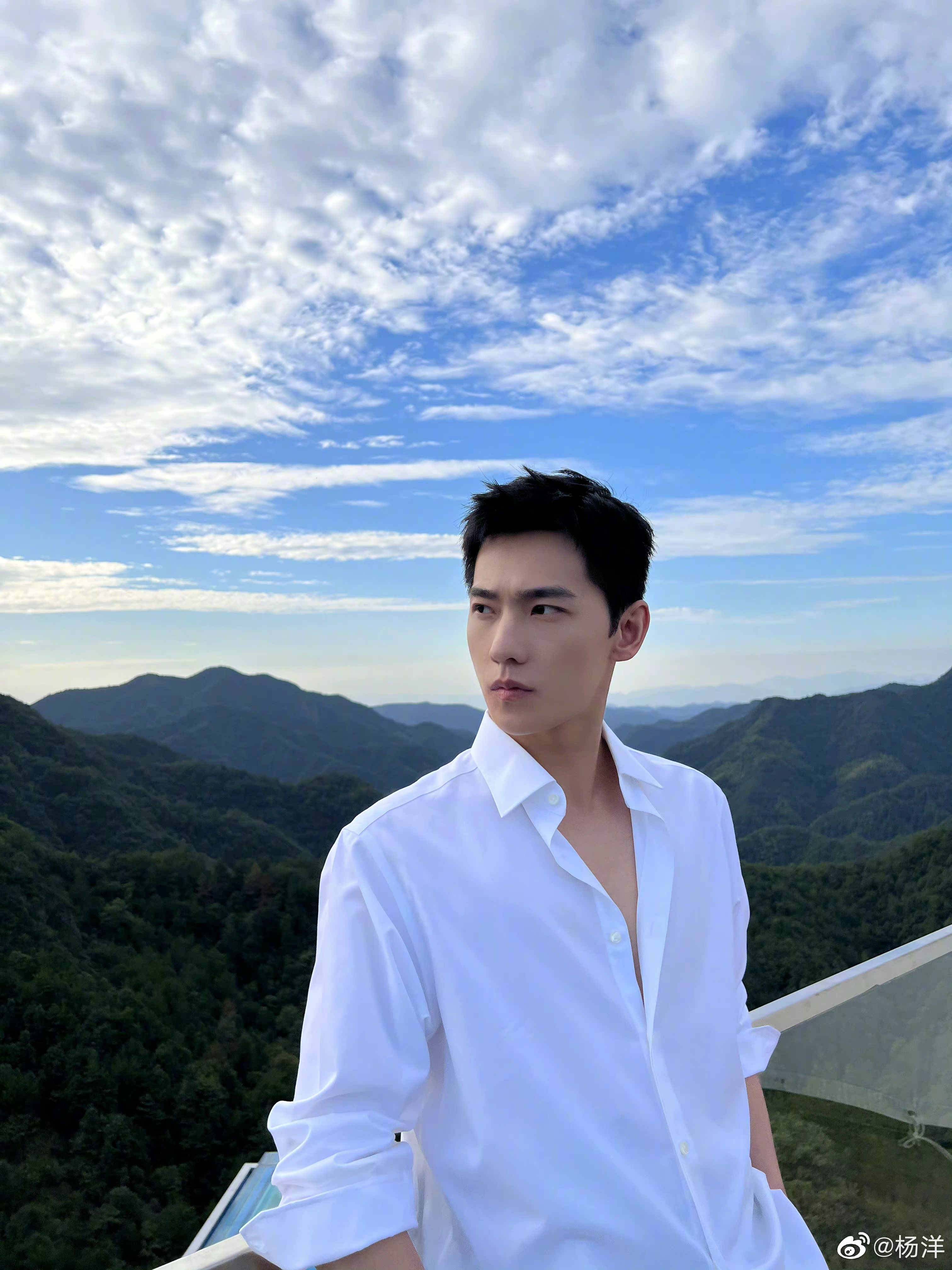 杨洋白净大男孩