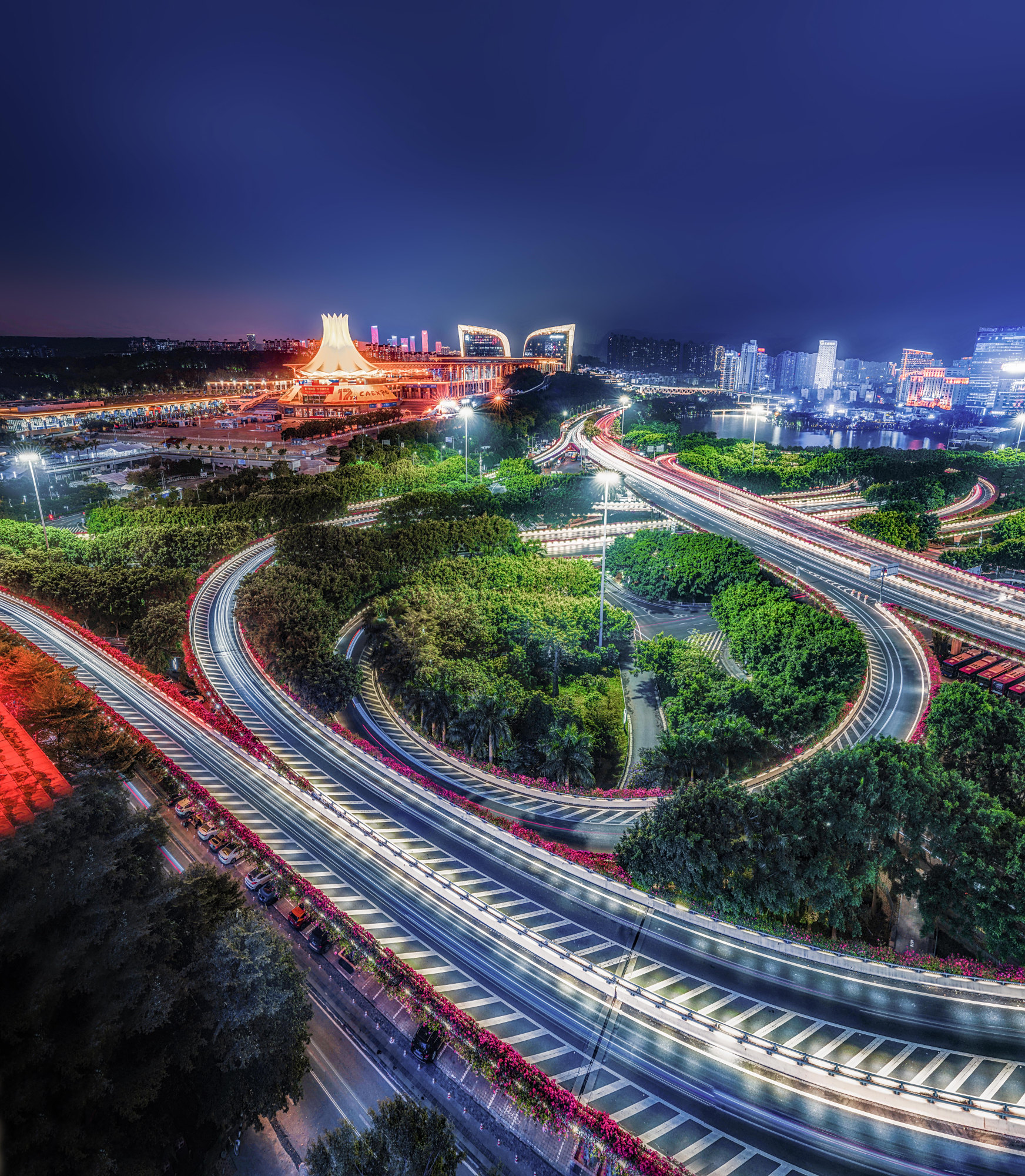 「东博会现场」南宁国际会展中心夜景美轮美奂
