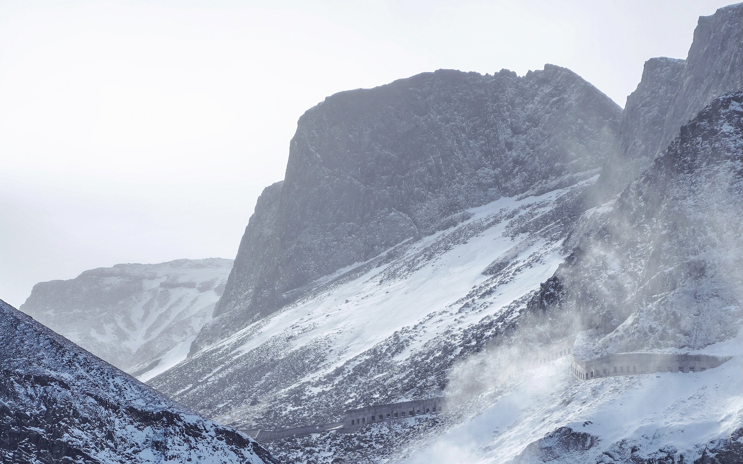 云雾弥漫中的长白山