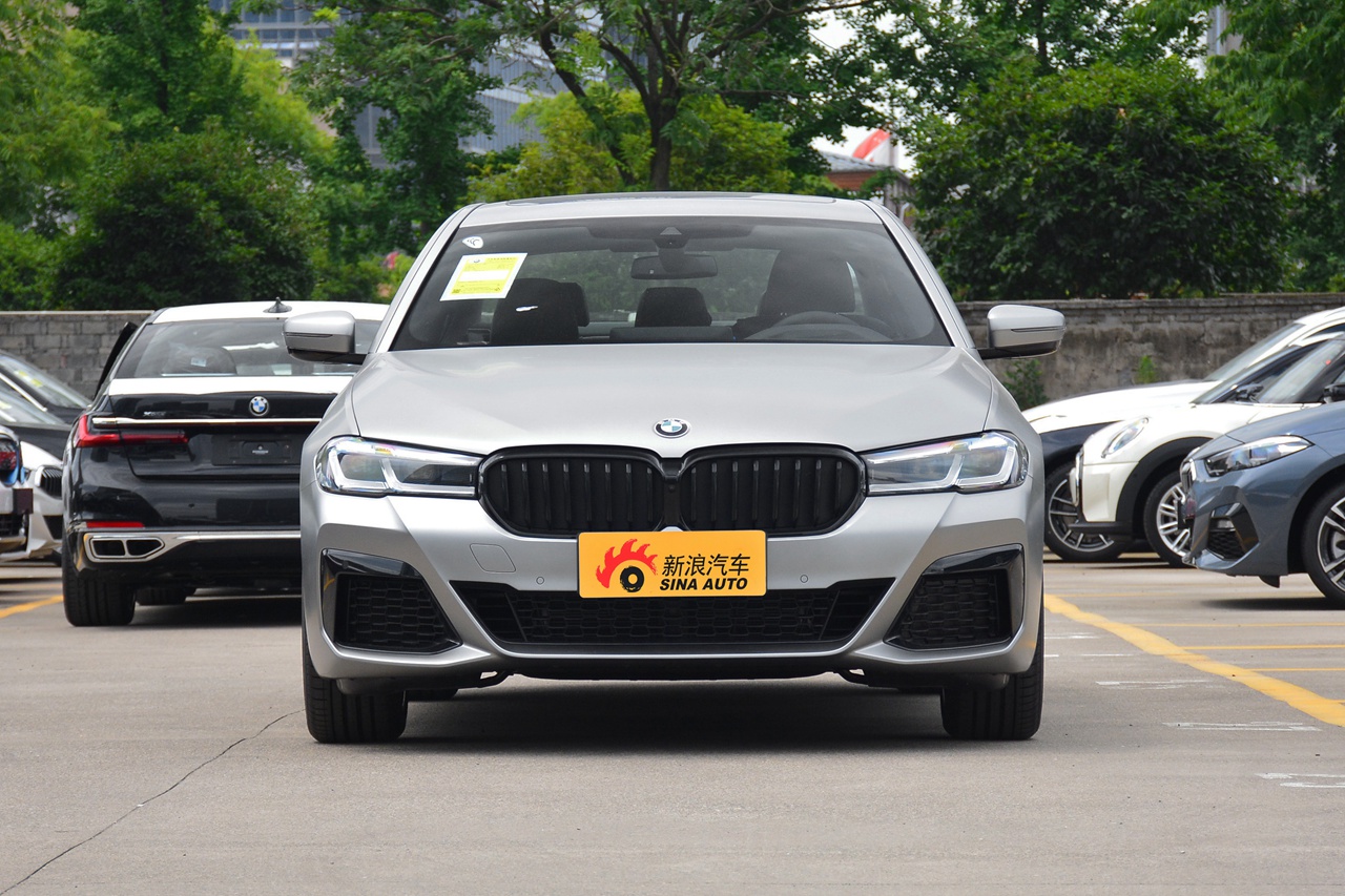 2021款宝马5系改款 540i 风尚版 m运动套装