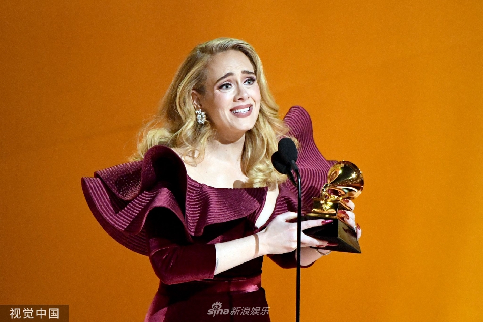 组图:第65届格莱美颁奖礼现场 阿黛尔碧昂斯领奖哈卷热烈表演
