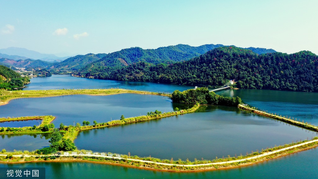 江西赣州:阳明湖湿地公园生态和谐 秋日湖光山色美不胜收