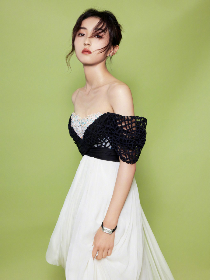 组图:上影节出发图曝光!张小斐周冬雨朱一龙易烊千玺等各具魅力