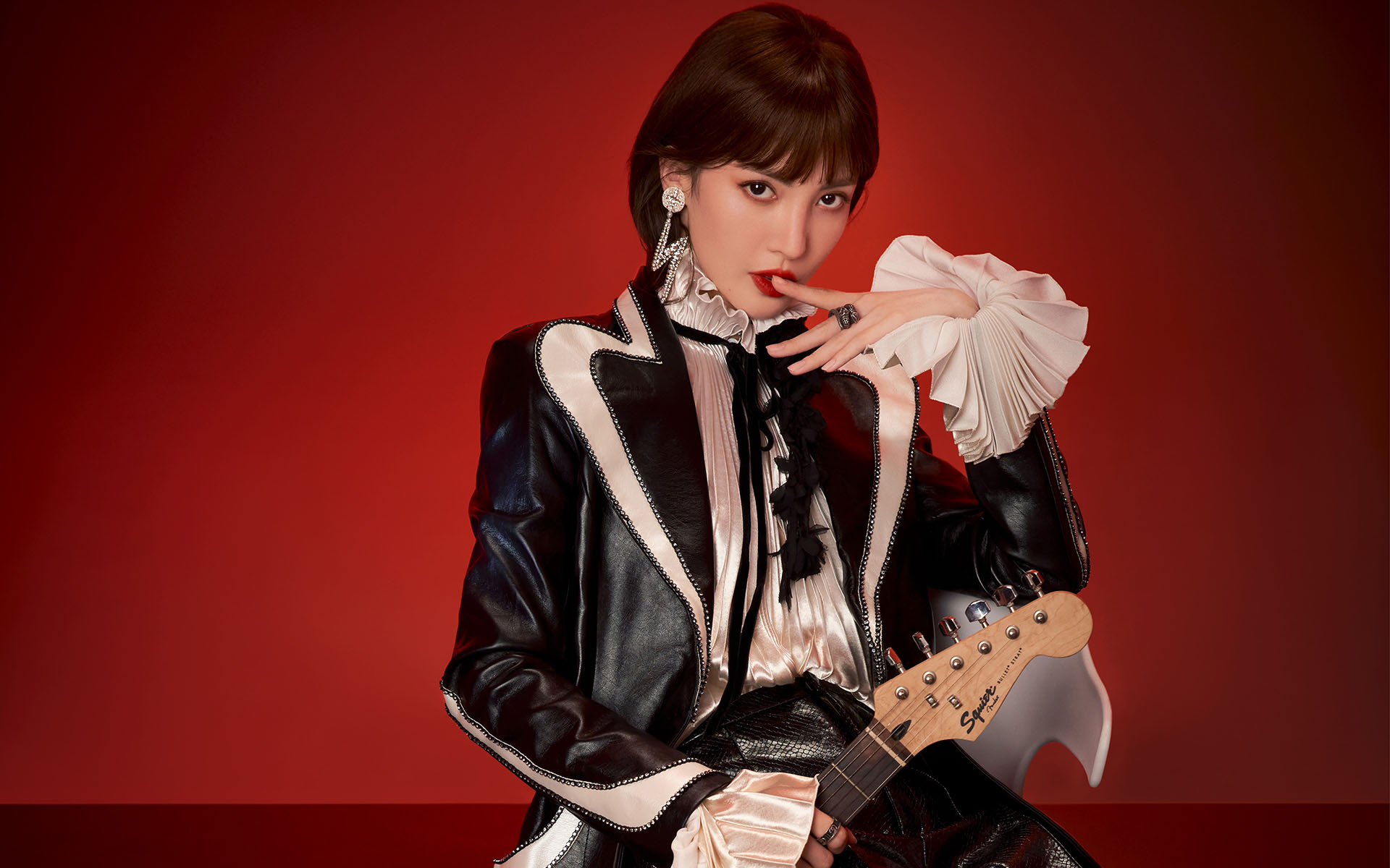 金晨摇滚风酷美高清写真,帅气迷人