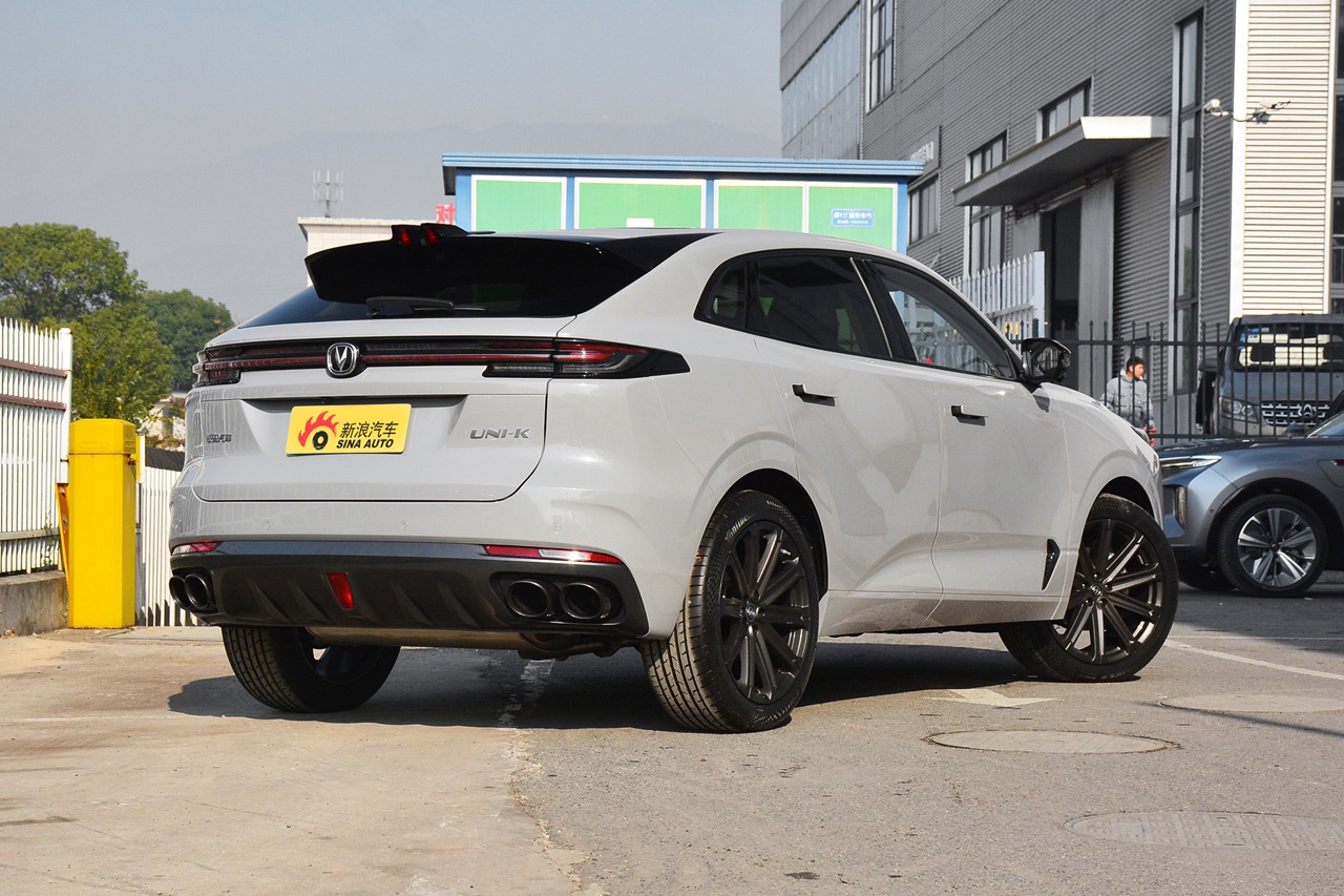 2021款长安uni-k 2.0t尊贵型