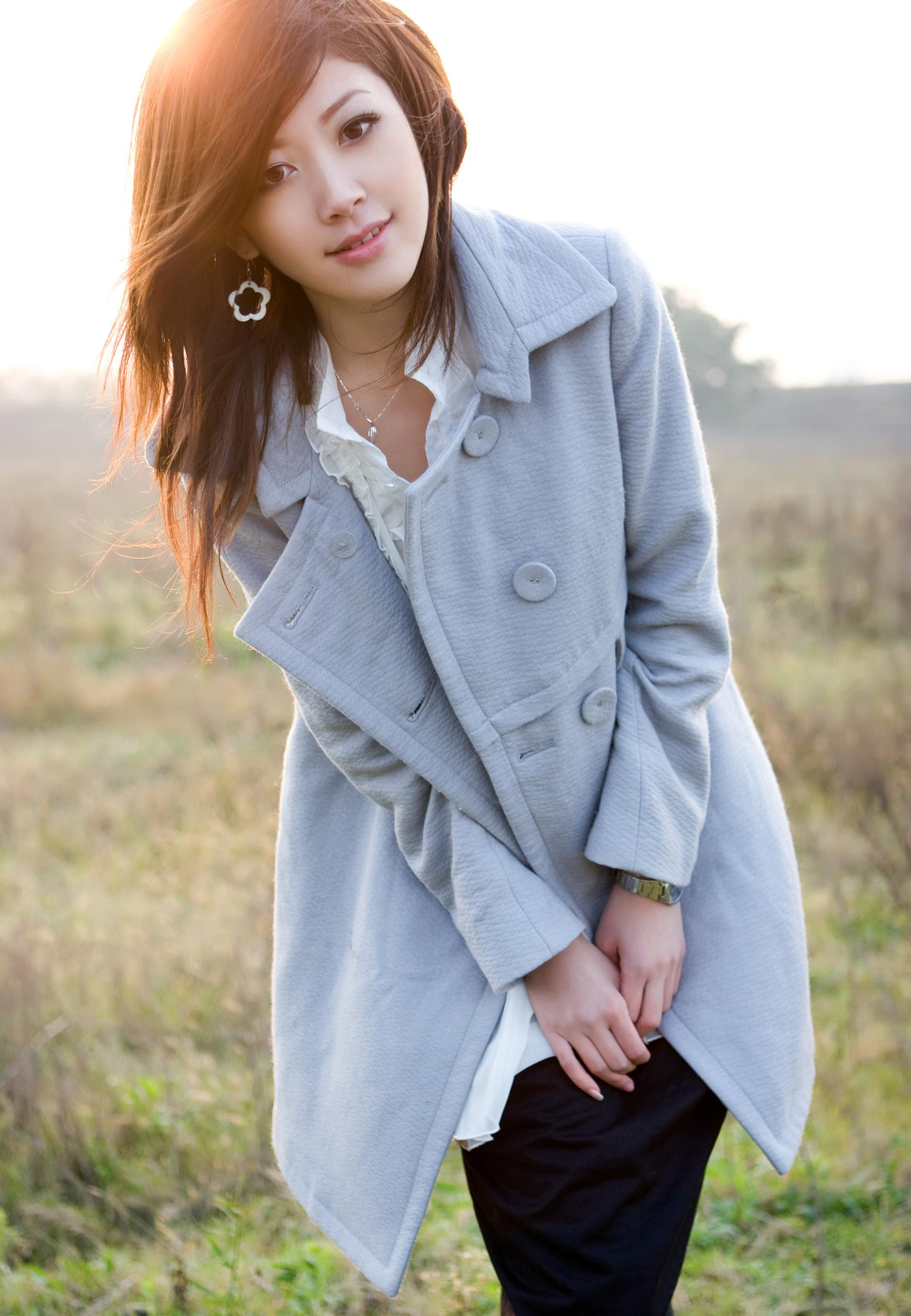 美女户外写真:秋水伊人