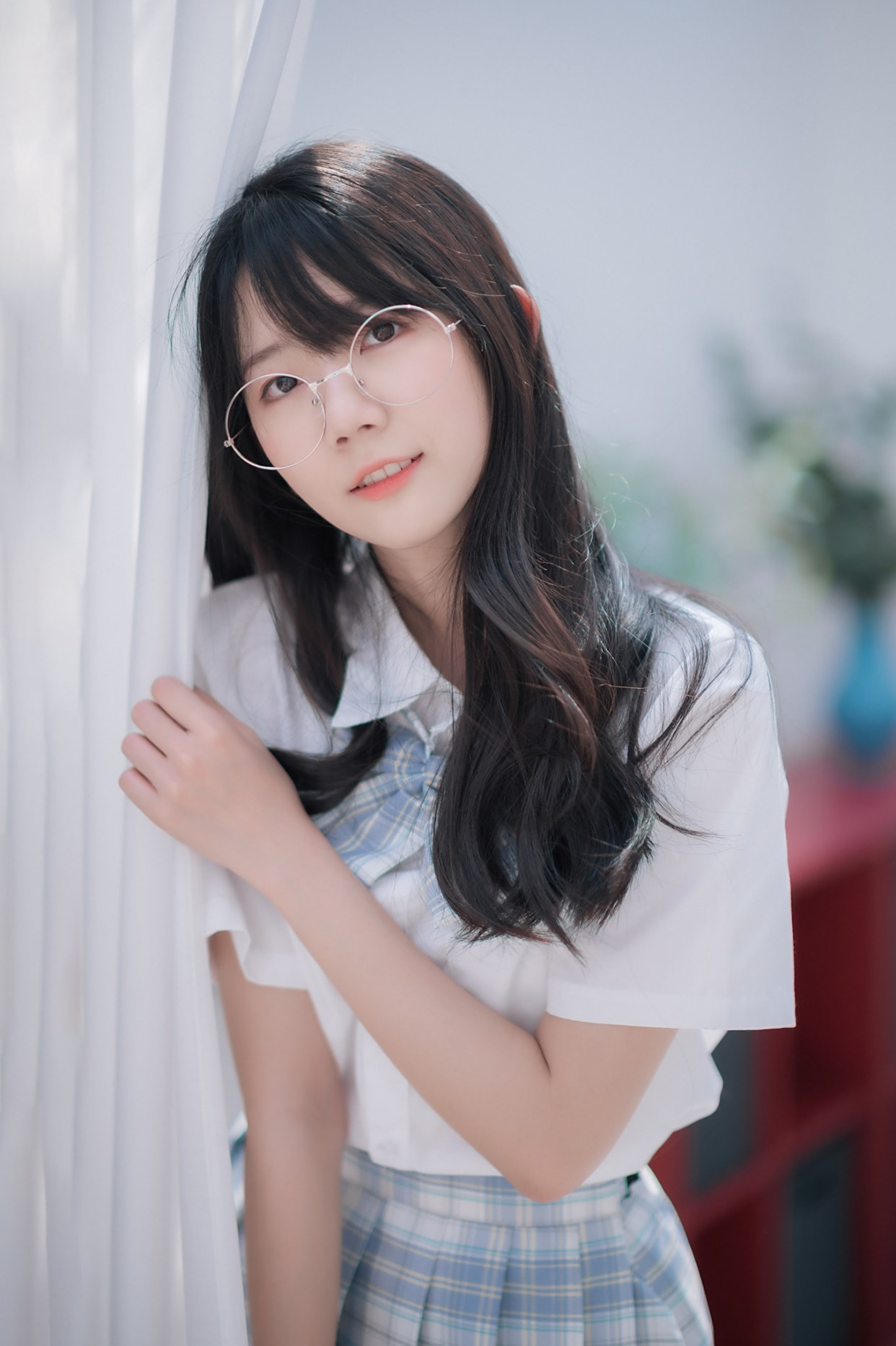 可爱的眼镜美眉穿jk出游随拍