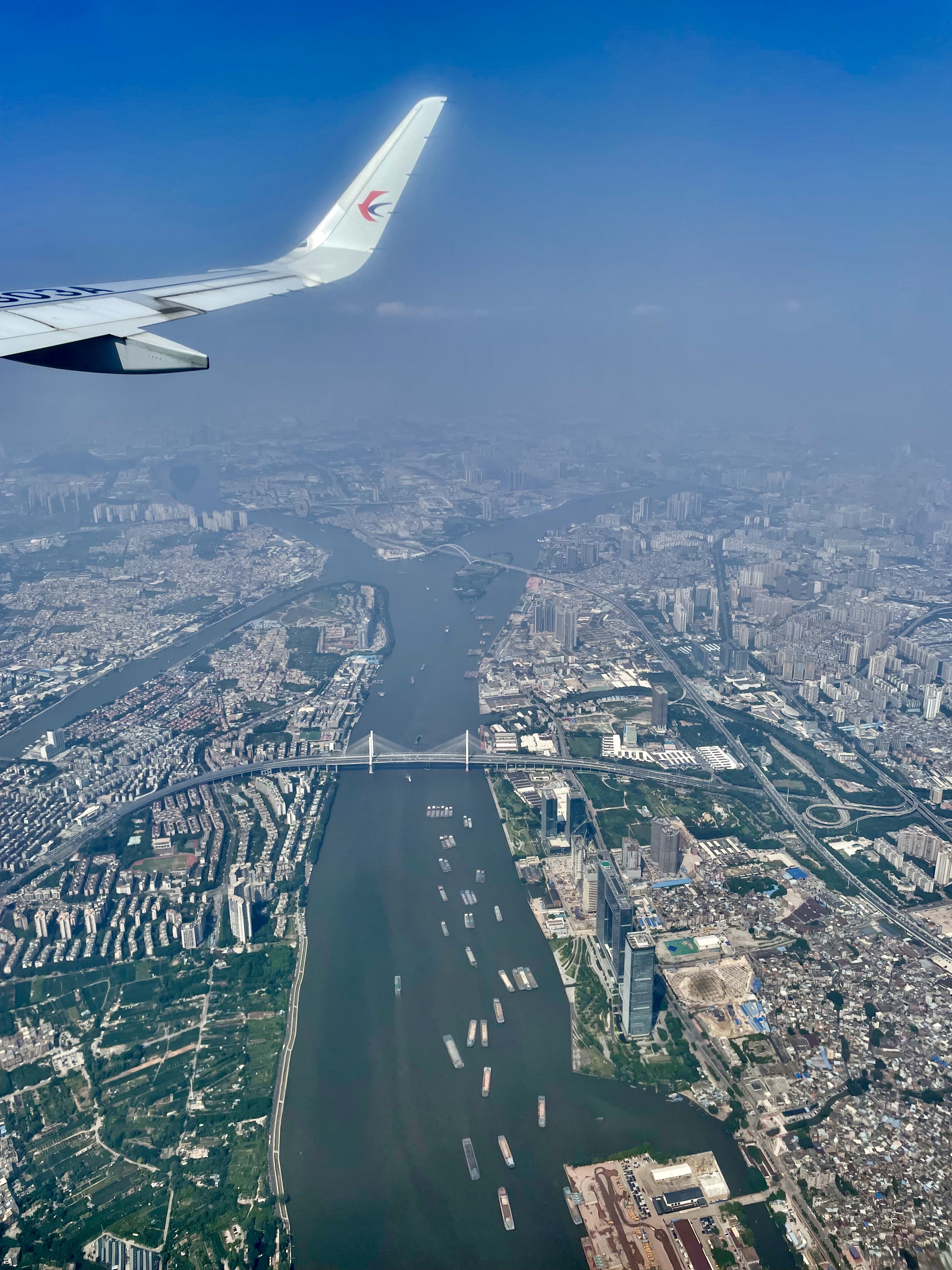飞机上航拍大广州,万米高空看广州塔看,太美了!