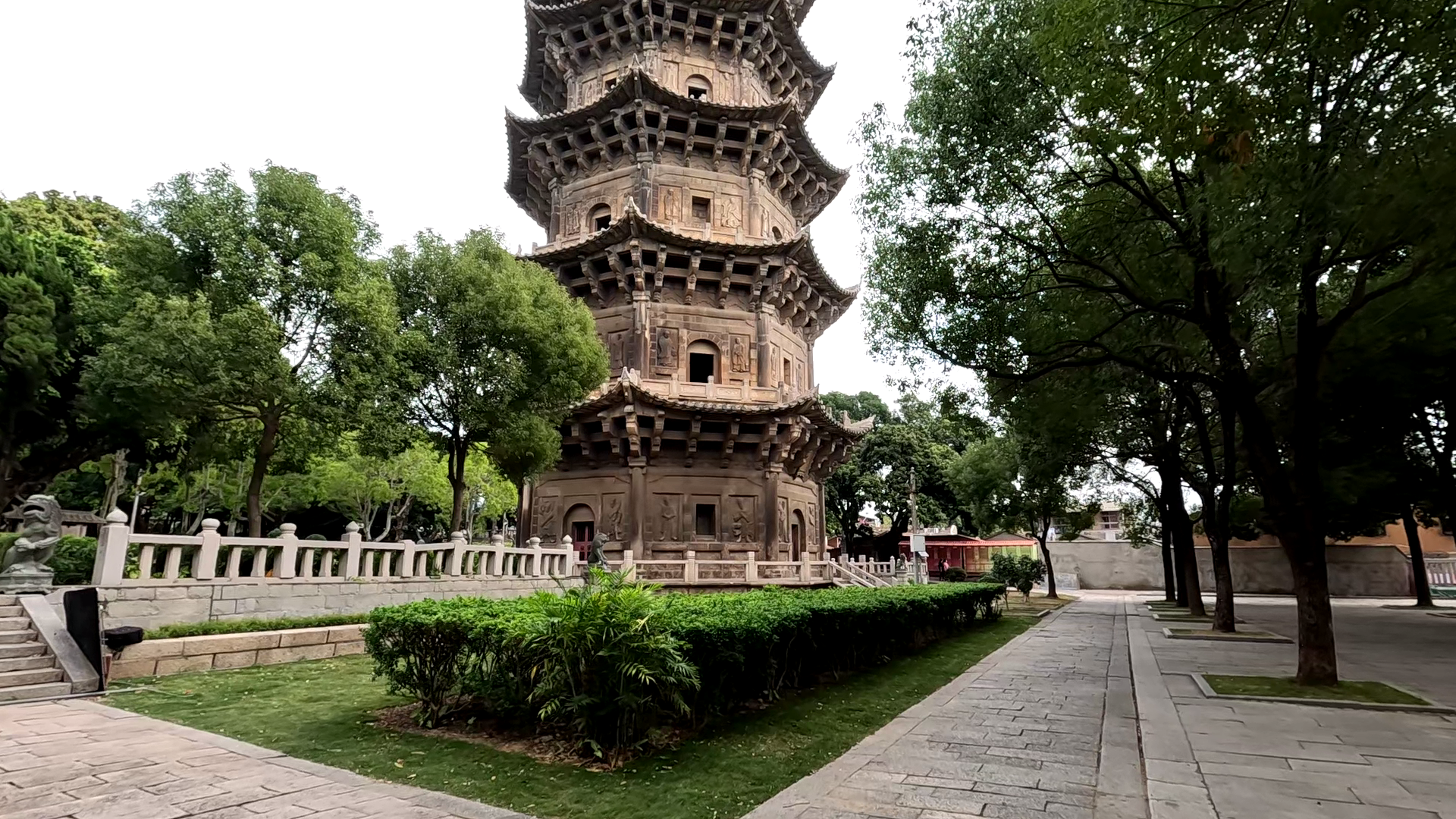 泉州开元寺双石塔,雕刻精美绝伦