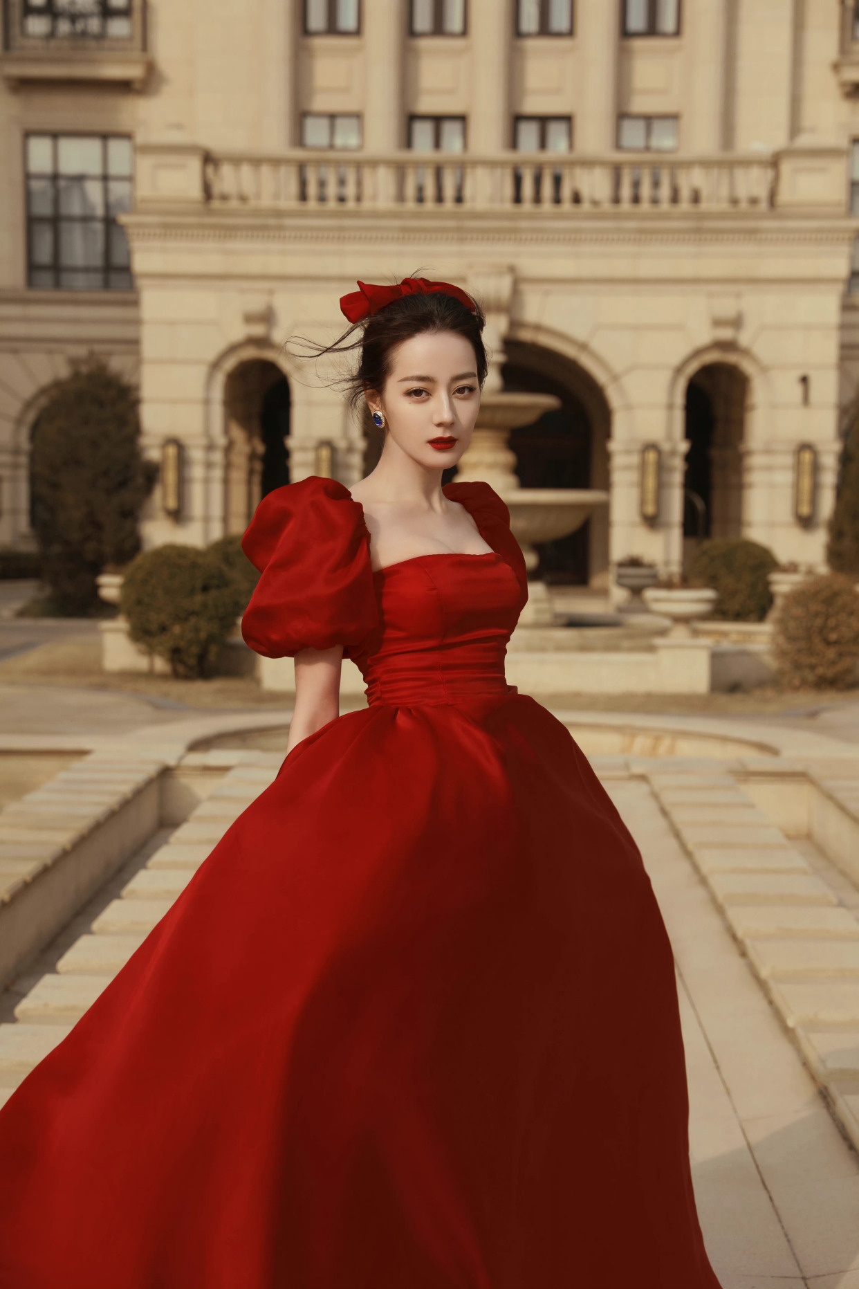 迪丽热巴红色公主裙太美了吧