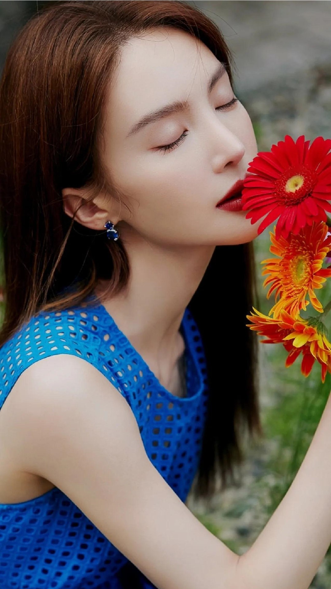 金晨时尚写真:笑起来太美,小心屏幕炸裂