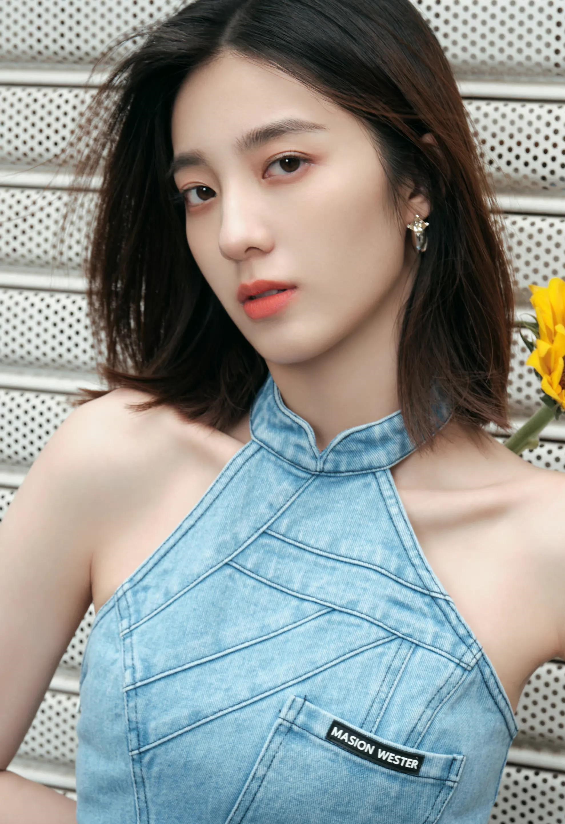 清冷女神万鹏,颜值和实力并存,这样的女神你喜欢吗?