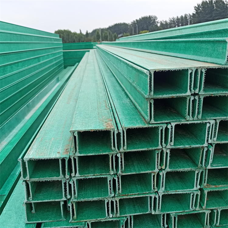 融洋生产u型轻质高强电缆槽100*150玻璃钢电缆桥架化工配电