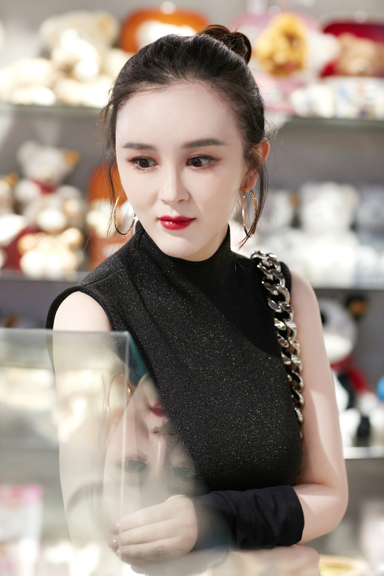 熠熠年华优雅绽放 刘竞随性格调元气自有主张