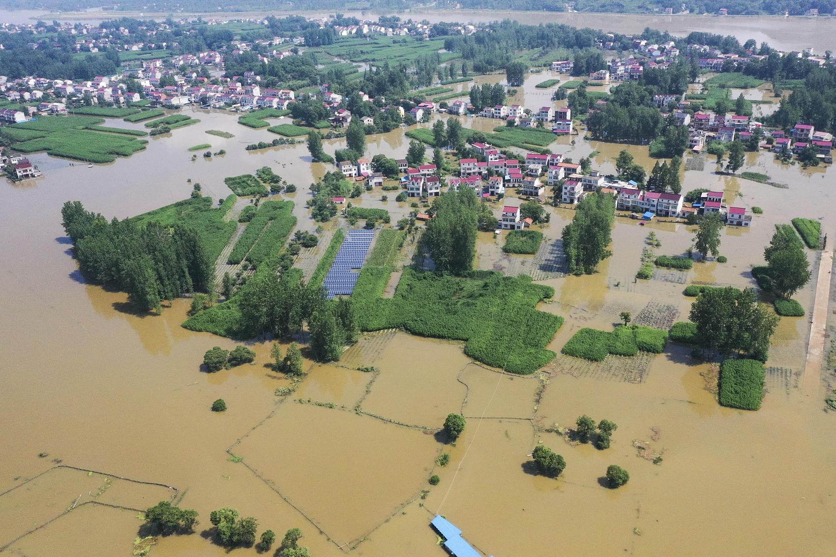南方强降雨 13条河流超警以上洪水