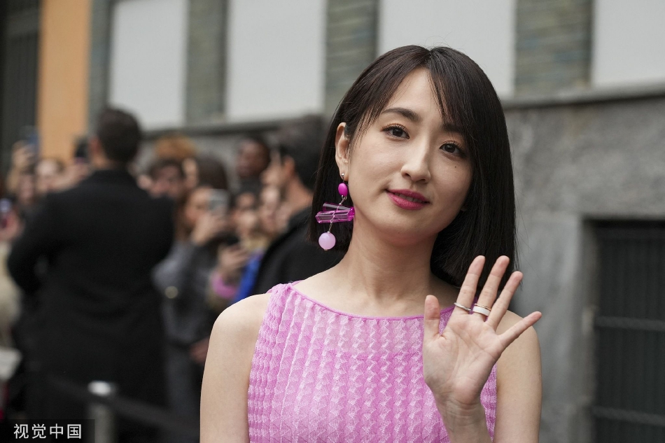 组图:柯佳嬿施柏宇共同出席秀场 合体同框梦回《想见你》