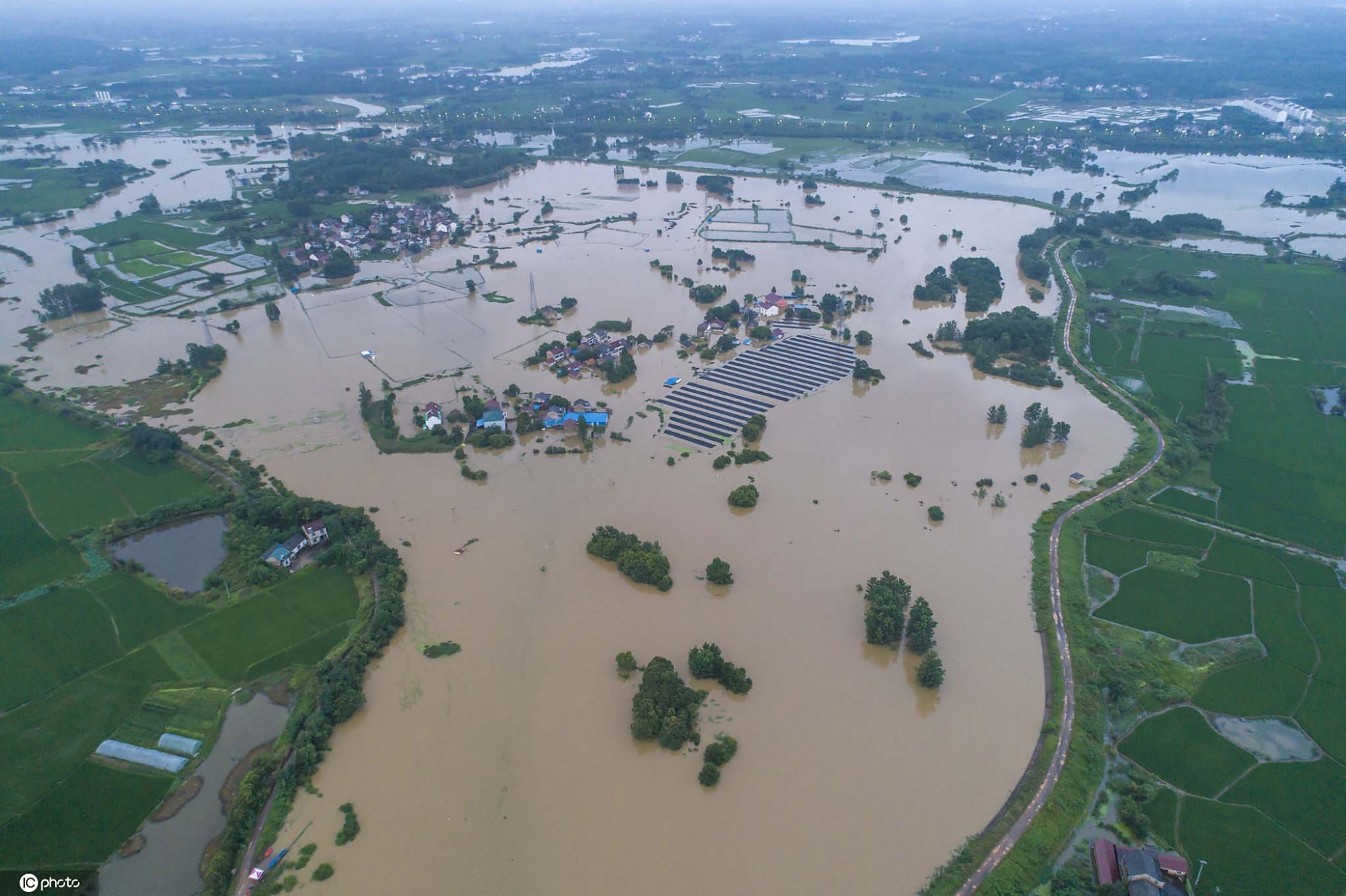 安徽宣城持续暴雨部分村镇被淹被困群众得到转移