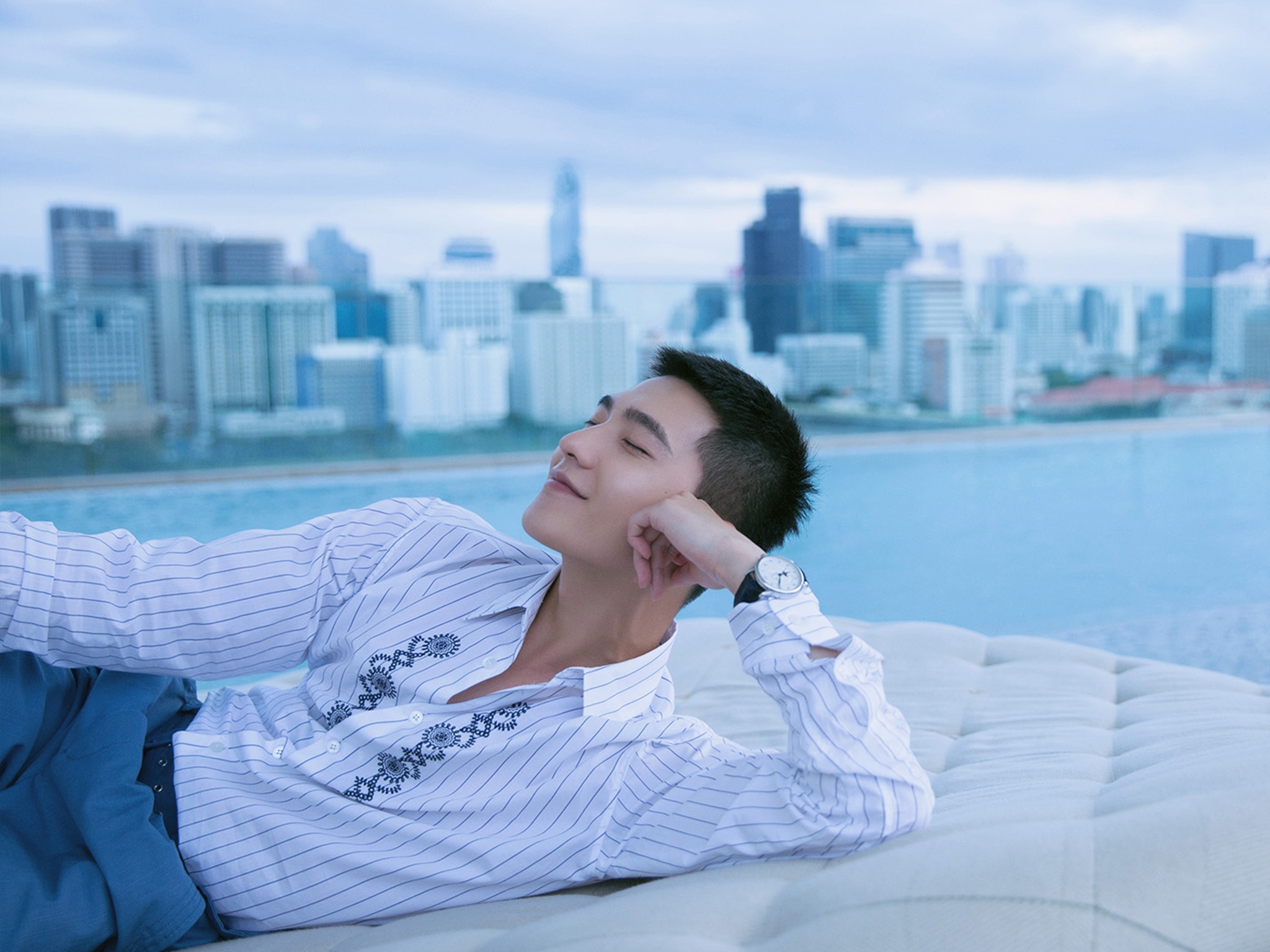 杨洋帅气写真照,平板壁纸