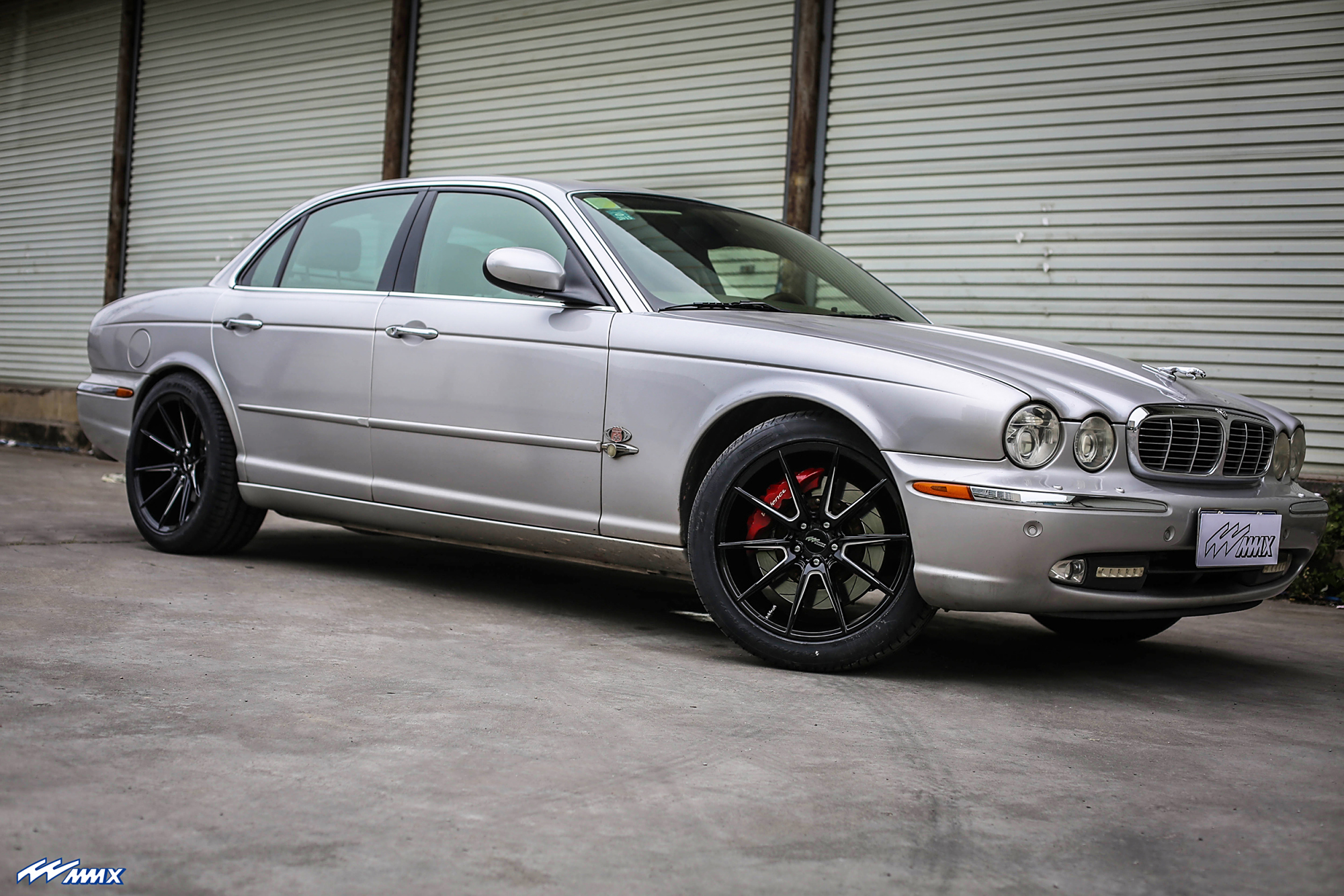 不可多见的经典老车捷豹xj